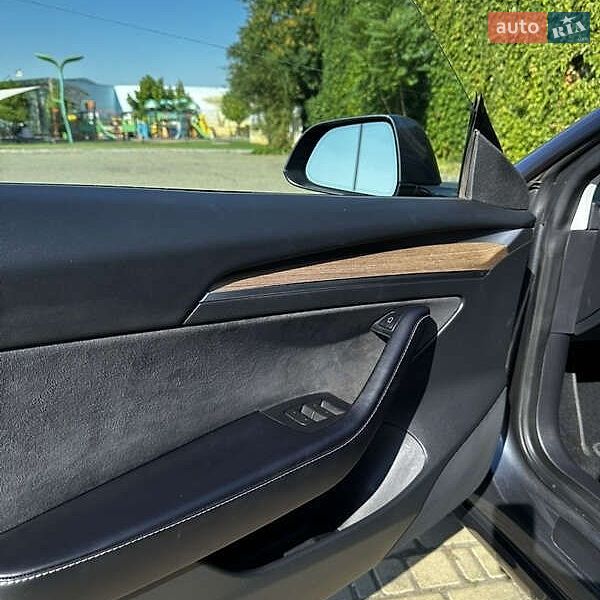Седан Tesla Model 3 2022 в Виннице