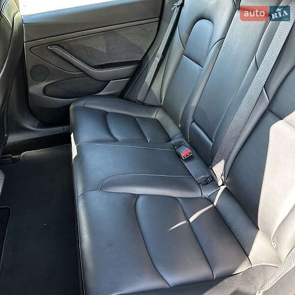 Седан Tesla Model 3 2022 в Вінниці