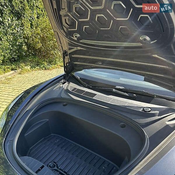 Седан Tesla Model 3 2022 в Вінниці