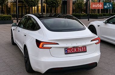 Седан Tesla Model 3 2024 в Черкасах