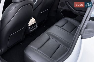 Седан Tesla Model 3 2024 в Черкасах