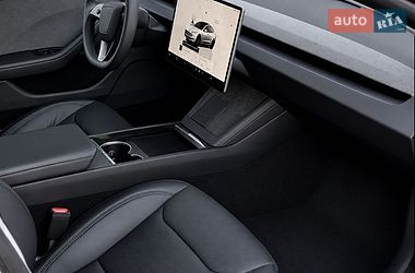 Седан Tesla Model 3 2024 в Черкасах