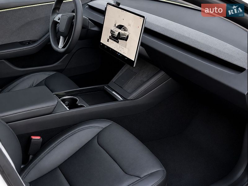 Седан Tesla Model 3 2024 в Черкасах