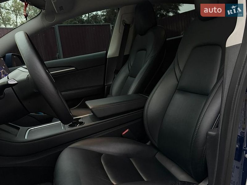 Седан Tesla Model 3 2022 в Киеве