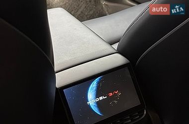 Седан Tesla Model 3 2022 в Киеве