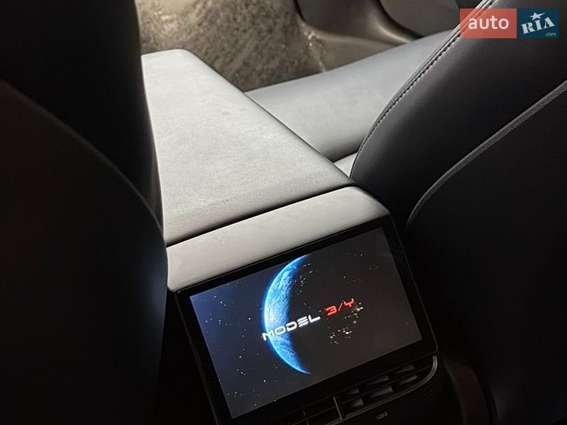 Седан Tesla Model 3 2022 в Киеве