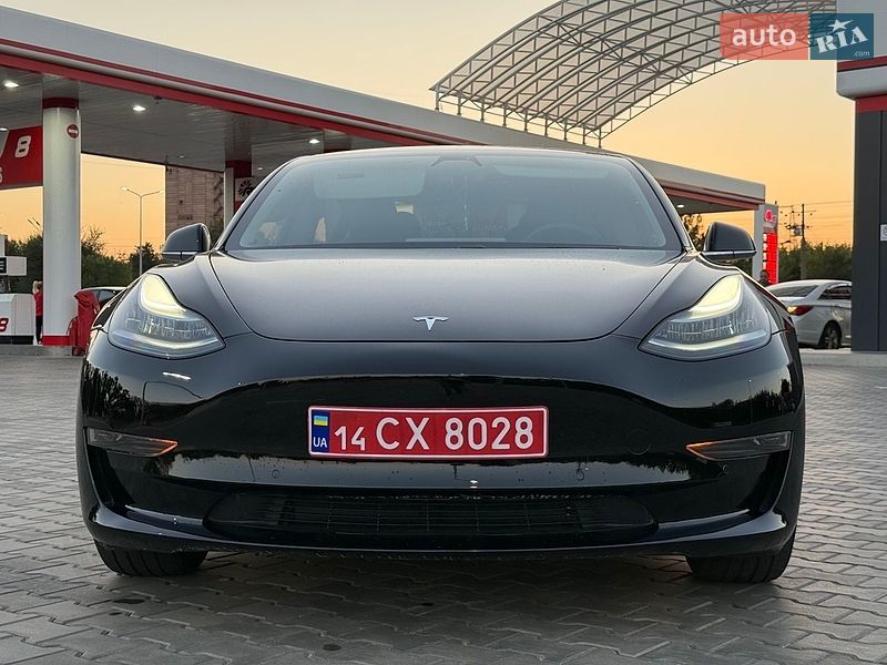 Седан Tesla Model 3 2020 в Кривому Розі