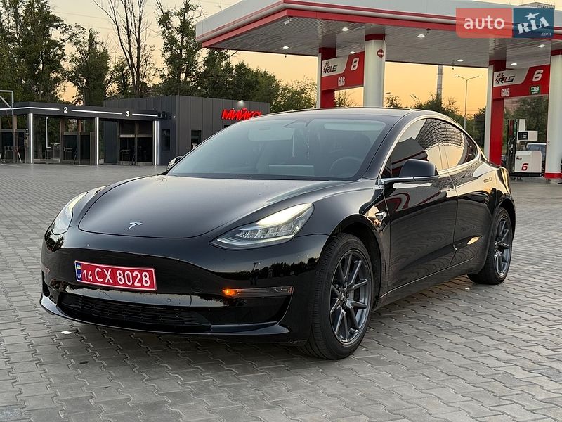 Седан Tesla Model 3 2020 в Кривому Розі