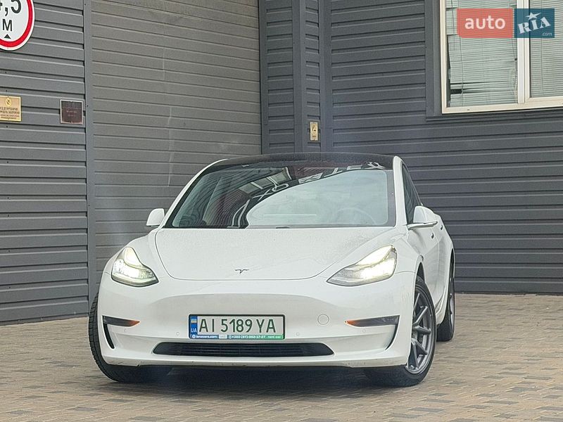 Седан Tesla Model 3 2020 в Києві