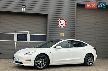 Седан Tesla Model 3 2020 в Киеве
