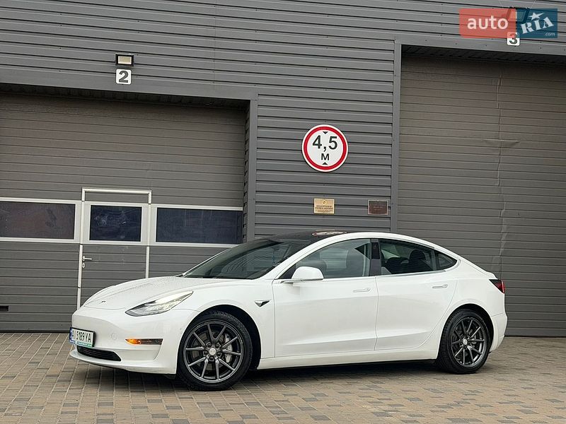 Седан Tesla Model 3 2020 в Киеве