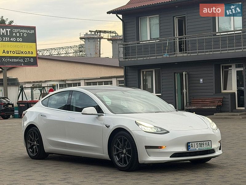 Седан Tesla Model 3 2020 в Києві