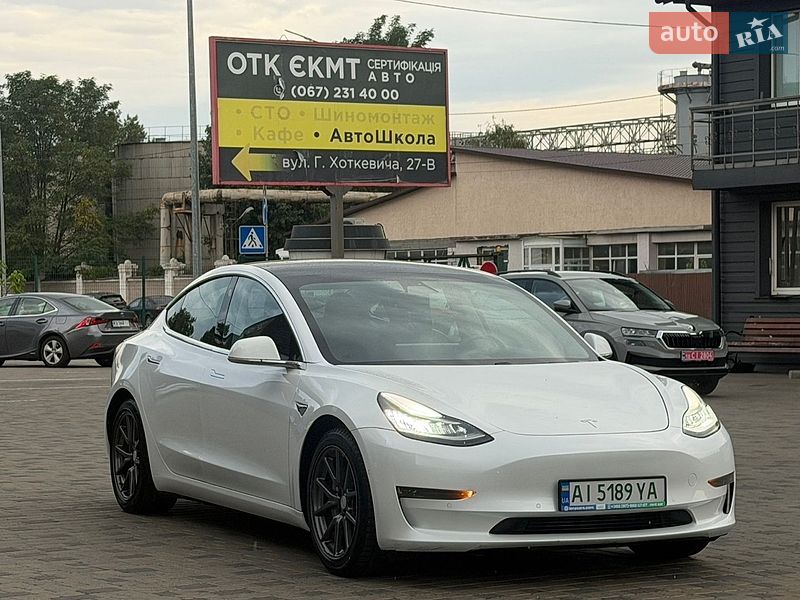 Седан Tesla Model 3 2020 в Києві