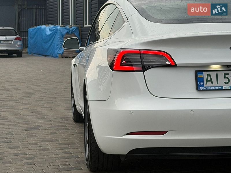 Седан Tesla Model 3 2020 в Києві