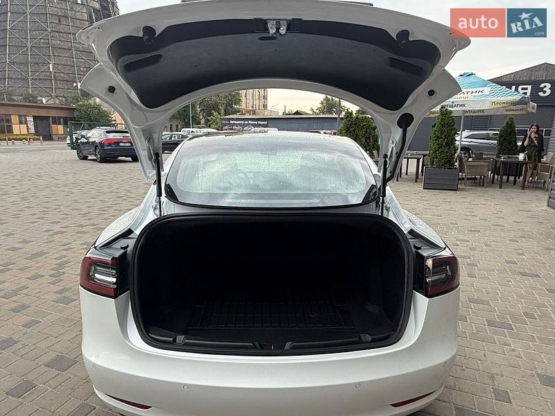 Седан Tesla Model 3 2020 в Києві