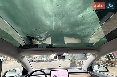 Седан Tesla Model 3 2020 в Києві