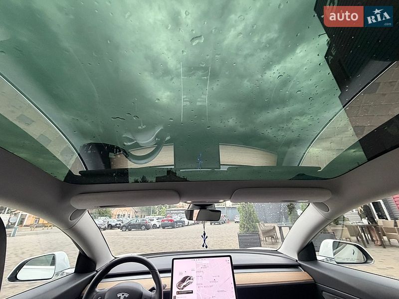 Седан Tesla Model 3 2020 в Києві
