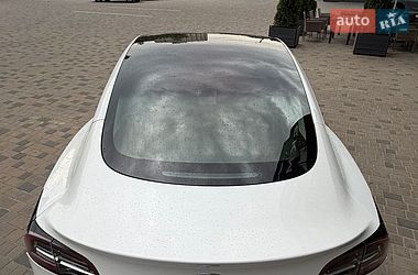 Седан Tesla Model 3 2020 в Києві