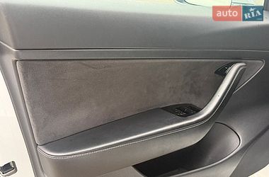 Седан Tesla Model 3 2020 в Києві