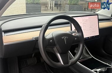 Седан Tesla Model 3 2020 в Києві