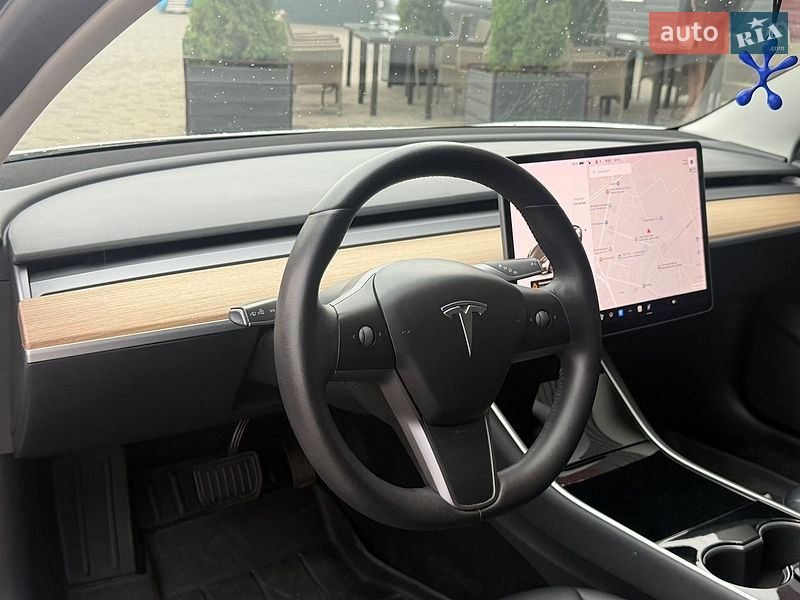 Седан Tesla Model 3 2020 в Києві