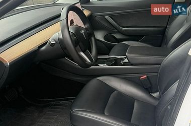Седан Tesla Model 3 2020 в Києві