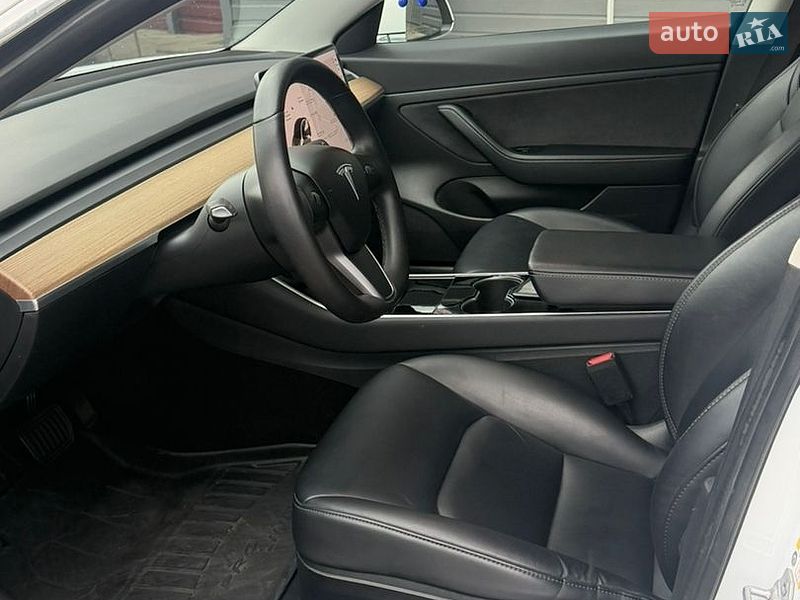 Седан Tesla Model 3 2020 в Києві