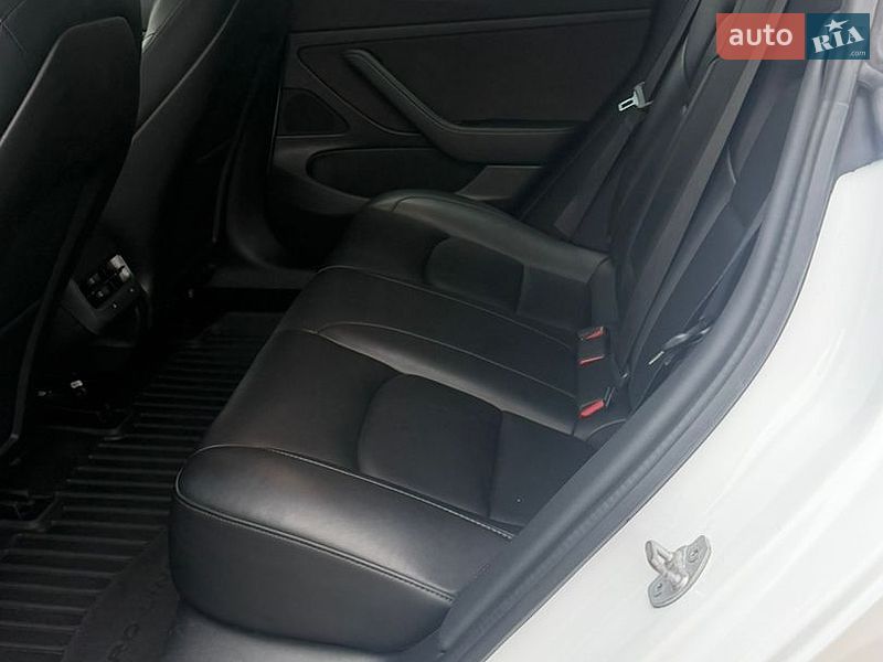 Седан Tesla Model 3 2020 в Києві