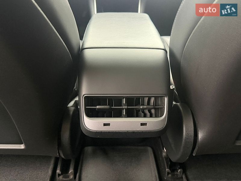 Седан Tesla Model 3 2020 в Києві