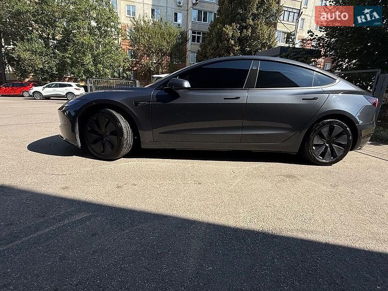 Седан Tesla Model 3 2024 в Білій Церкві