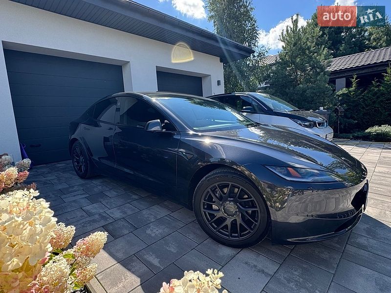 Седан Tesla Model 3 2024 в Києві