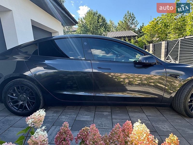Седан Tesla Model 3 2024 в Києві