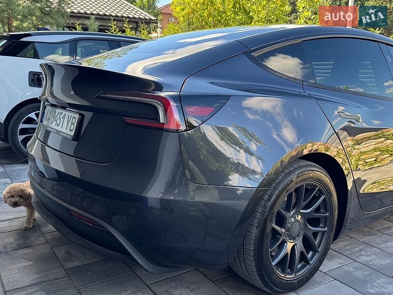 Седан Tesla Model 3 2024 в Києві