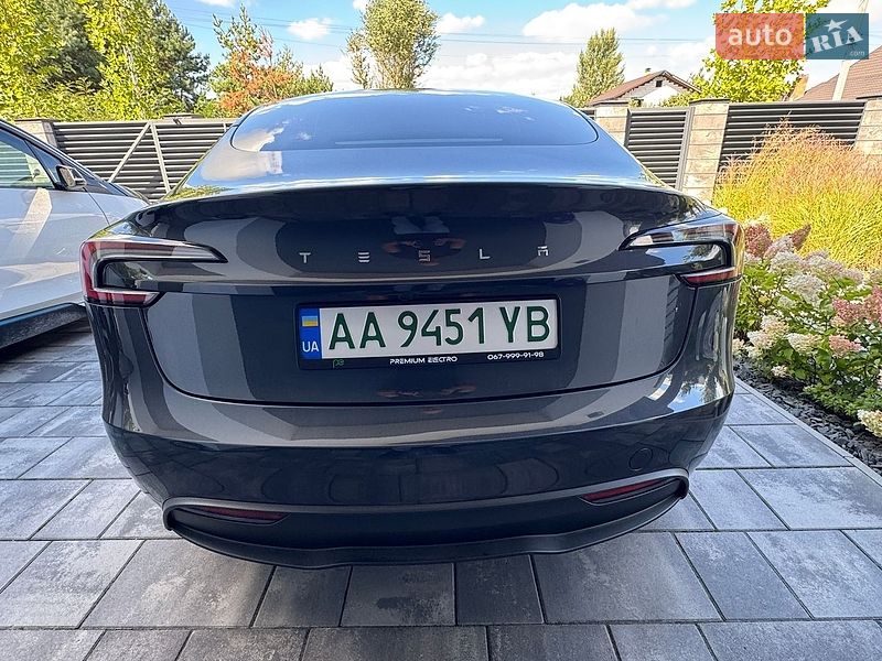 Седан Tesla Model 3 2024 в Киеве