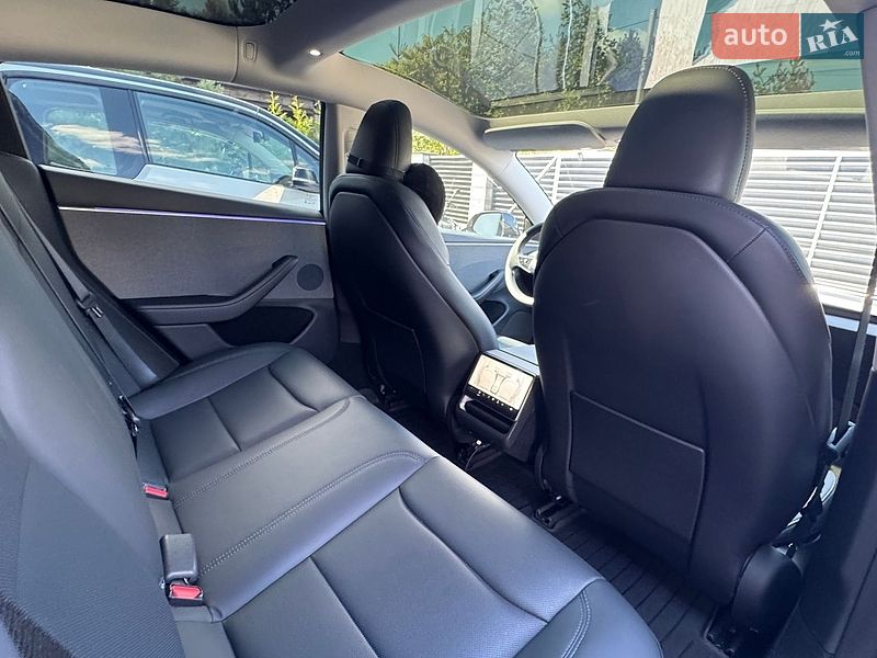 Седан Tesla Model 3 2024 в Києві