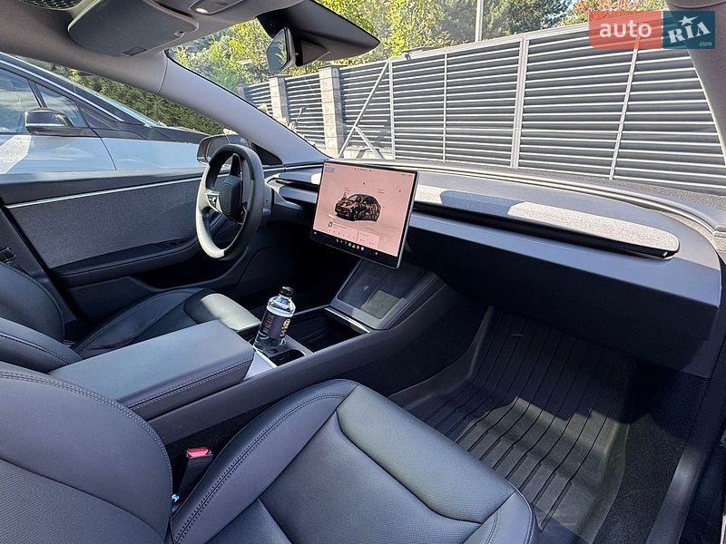 Седан Tesla Model 3 2024 в Києві