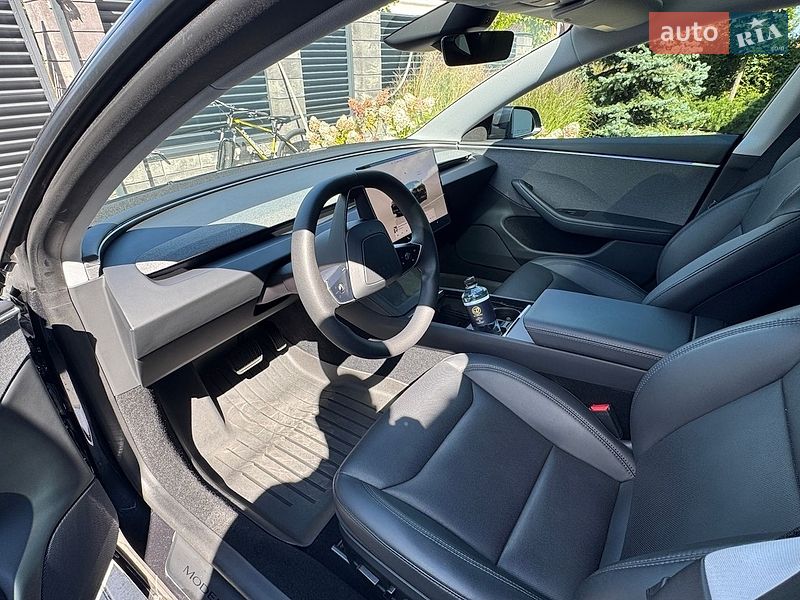 Седан Tesla Model 3 2024 в Києві