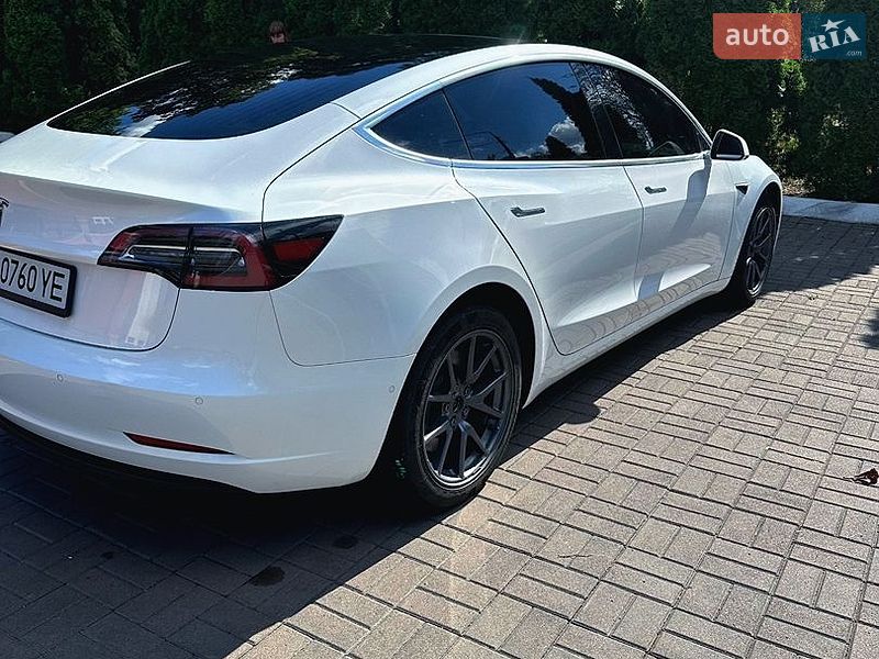 Седан Tesla Model 3 2019 в Києві