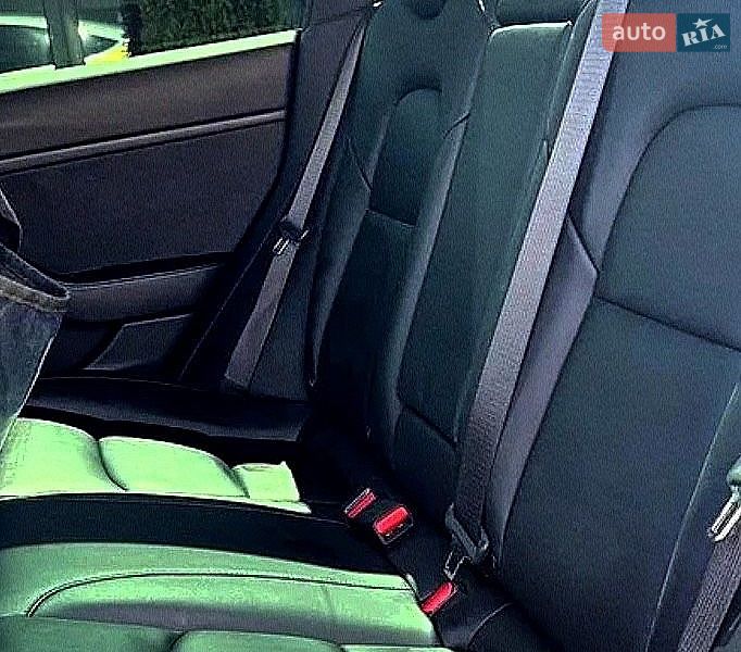 Седан Tesla Model 3 2019 в Києві