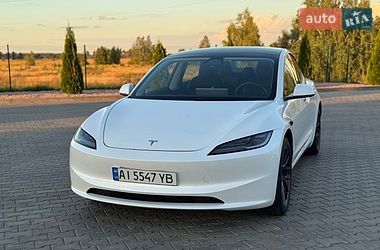 Седан Tesla Model 3 2024 в Бучі