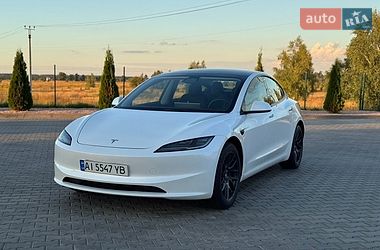 Седан Tesla Model 3 2024 в Бучі