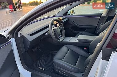Седан Tesla Model 3 2024 в Бучі