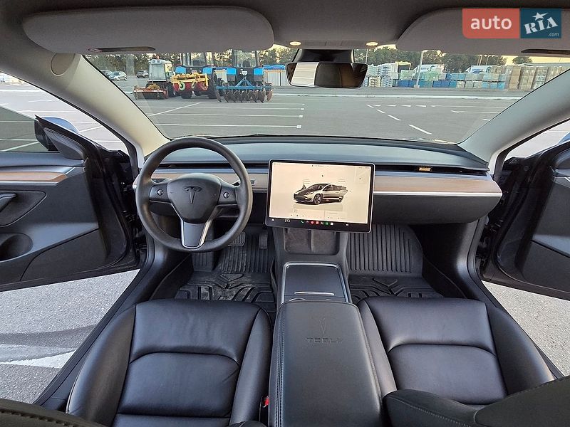 Седан Tesla Model 3 2023 в Днепре