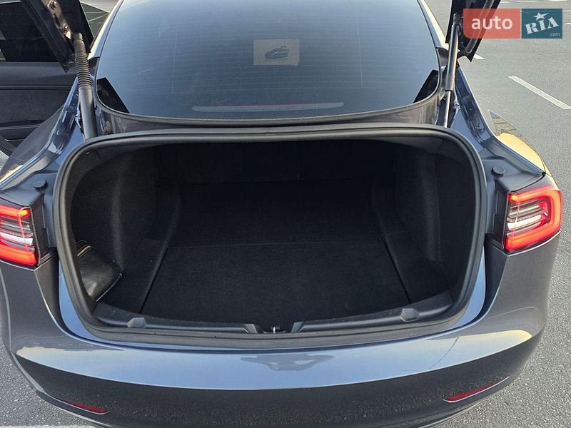 Седан Tesla Model 3 2023 в Днепре