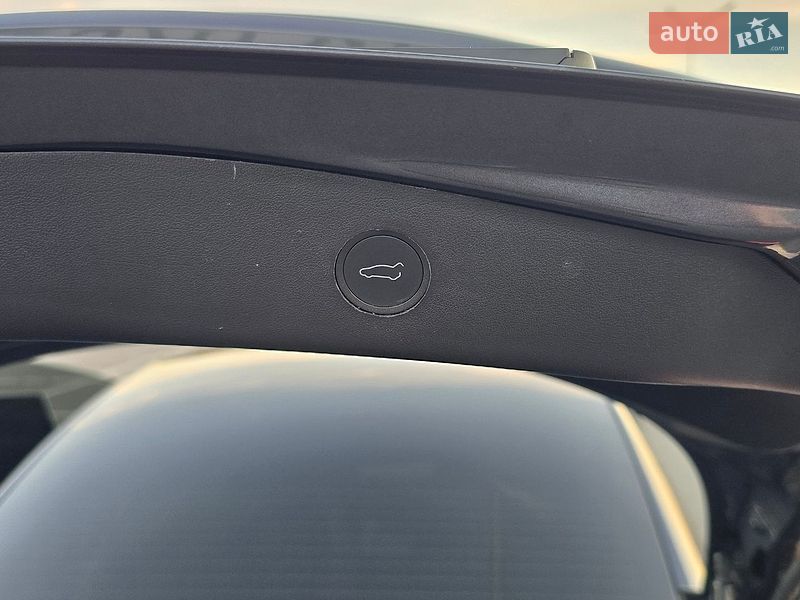 Седан Tesla Model 3 2023 в Днепре