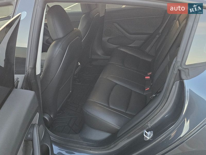 Седан Tesla Model 3 2023 в Днепре