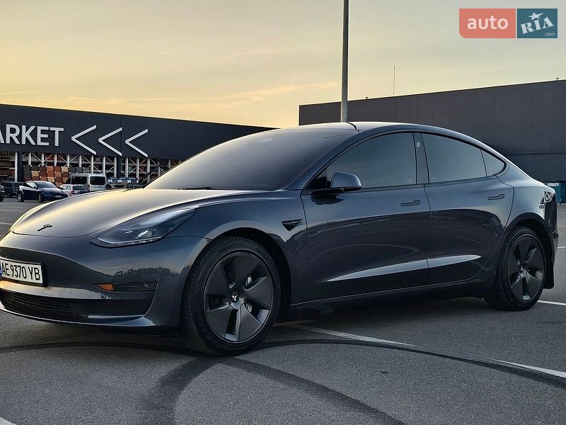 Седан Tesla Model 3 2023 в Днепре