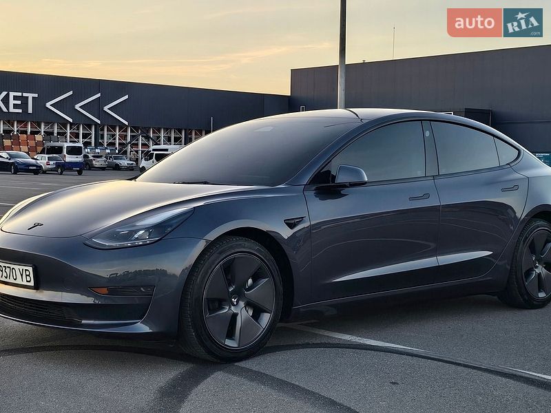 Седан Tesla Model 3 2023 в Днепре