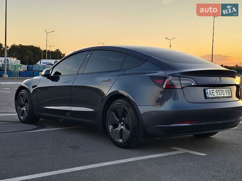 Седан Tesla Model 3 2023 в Днепре