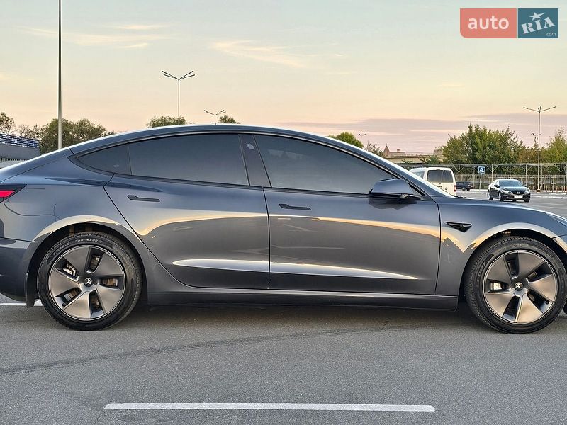 Седан Tesla Model 3 2023 в Днепре